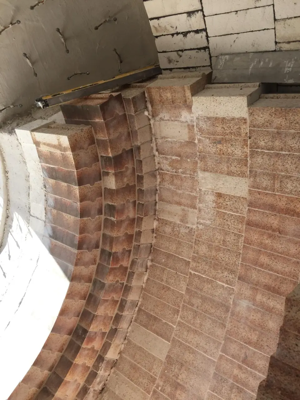 Refractory brick rings inside a cylindrical shell