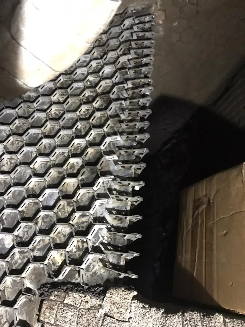 Hexmesh anchorage installed on a curved vessel wall