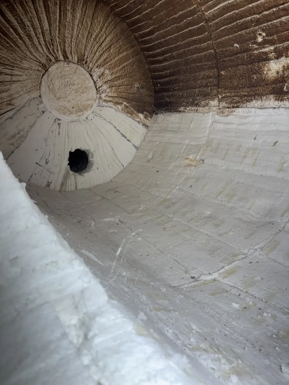Completed lower ceramic module lining meeting the retained upper lining